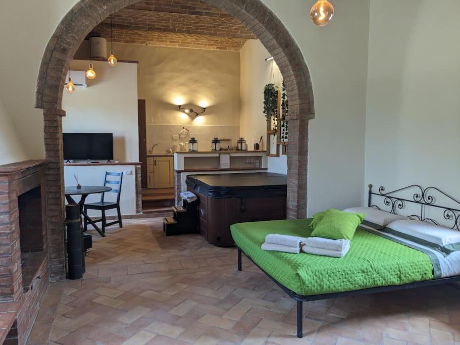 Relax Nella Jacuzzi In Toscana Colle Val D'Elsa Kültér fotó