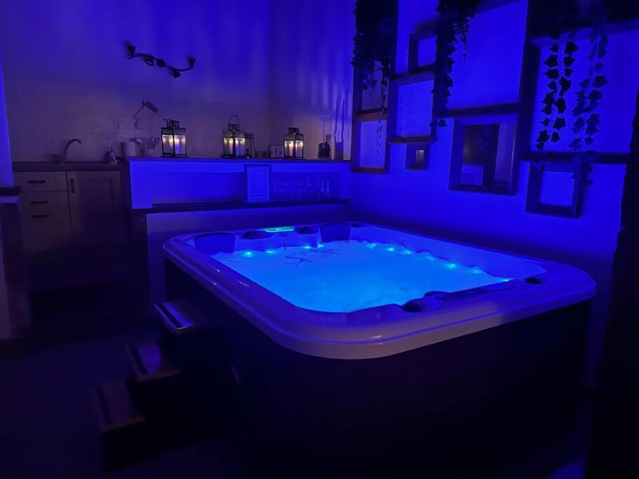 Relax Nella Jacuzzi In Toscana Colle Val D'Elsa Kültér fotó
